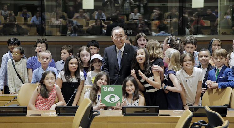 Photo: Secretary-General Ban Ki-moon discusses Climate Change (SDG 13) with Students at the UN headquarters in New York on 21 June 2016