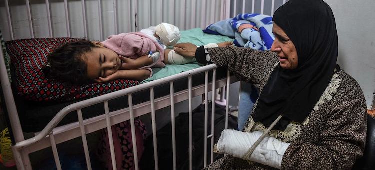 Photo: A mother cares for her daughter at Nasser Hospital in Khan Younis in the south of Gaza. © UNICEF/Abed Zaqout