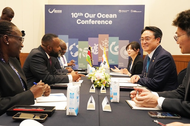 Kenya's high-level delegation meets the Republic of Korea's high-level delegation. Kenya will host the 11th OOC. Credit: OOC