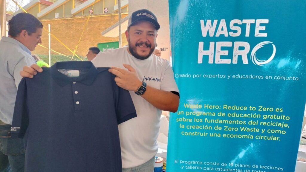 Playera hecha con PET reciclado. Foto: Guillermo Ayala Alanis.