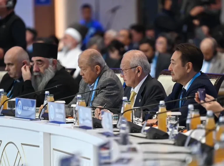 Mr. Yoshiyuki Nagaoka (2nd from right) t the plenary session of the 8th Coongress of Leaders of World and Traditional Religion. Photo Credit: Akorda