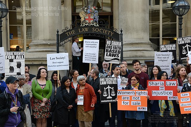 Protest against Sharia in the United Kingdom (2014) By See Li from London, UK - 2014-04-28 Protest against the Law Society's Sharia, CC BY 2.0