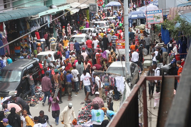 A throng of people at the Kariakoo business hub in Dar es Salaam, where air pollution is rampant. Credit: Kizito Makoye Shigela/IP