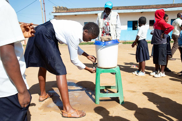 Elongo, 12, washes her hands at Epo‑Ville Primary School in Bunia, Ituri Province, DR Congo, on 22 May 2026. She had just taken part in a handwashing demonstration led by UNICEF WASH Officer Ciza Nyalundja. Credit: UNICEF/Carmel Ndomba Mbikayi