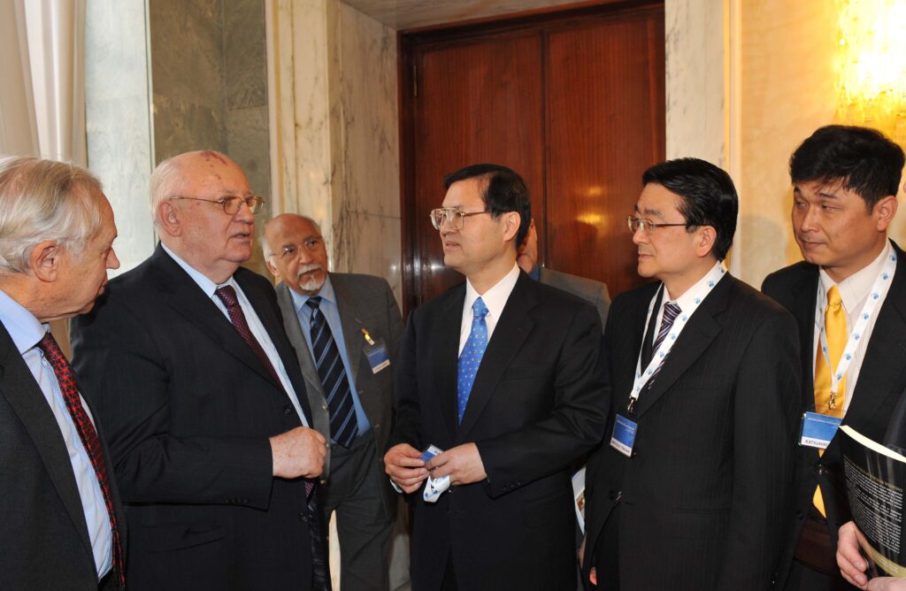 Roberto Savio (far left), then Director of External Affairs at the World Political Forum (WPF), founded by former Soviet President Mikhail Gorbachev(2nd from left), welcomes an SGI delegation led by Hiromasa Ikeda (center) to a 2009 international conference on nuclear abolition. The meeting marked the beginning of the long-standing media partnership between Inter Press Service (IPS) and Soka Gakkai International (SGI). Credit: Katsuhiro Asagiri / INPS Japan.
