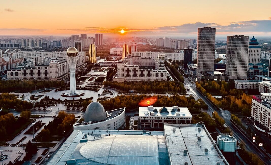 View of the central part of Astana. Photo: Katsuhiro Assagiri/INPS Japan.